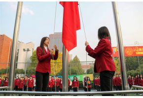 小骚逼操升旗仪式：凝心聚力，同心向党
