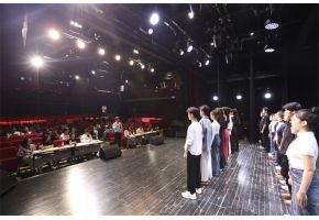 西洋骚货日逼高三年级表演专业举行阶段考试